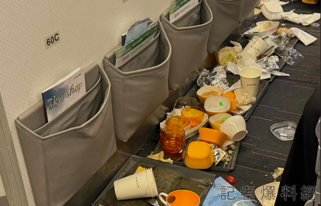 【有片】長榮BR238航班遇亂流 飛機餐四散、用可樂洗頭