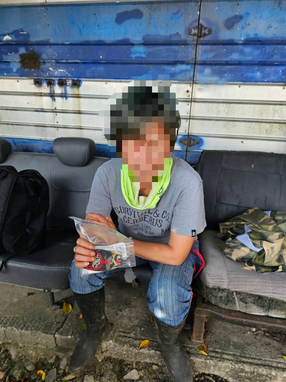 【有片】女果農斜槓當藥頭 穿農夫裝被逮