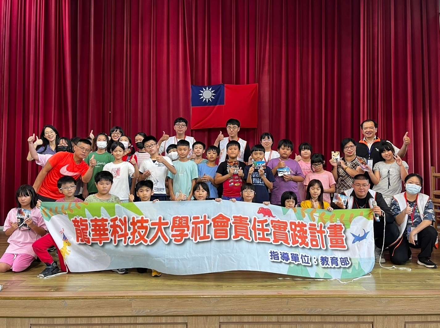 牽手龜山!龍華科大資訊營隊引領龍壽國小學童探索科技新知