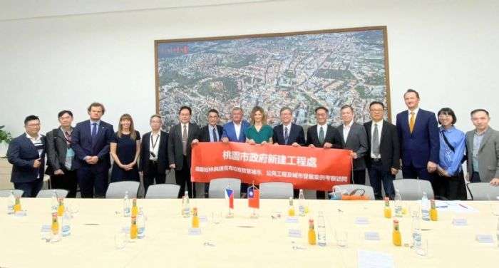 王明鉅與捷克布爾諾市府交流 提交換學生、暑假寄宿家庭合作 20240803133335072
