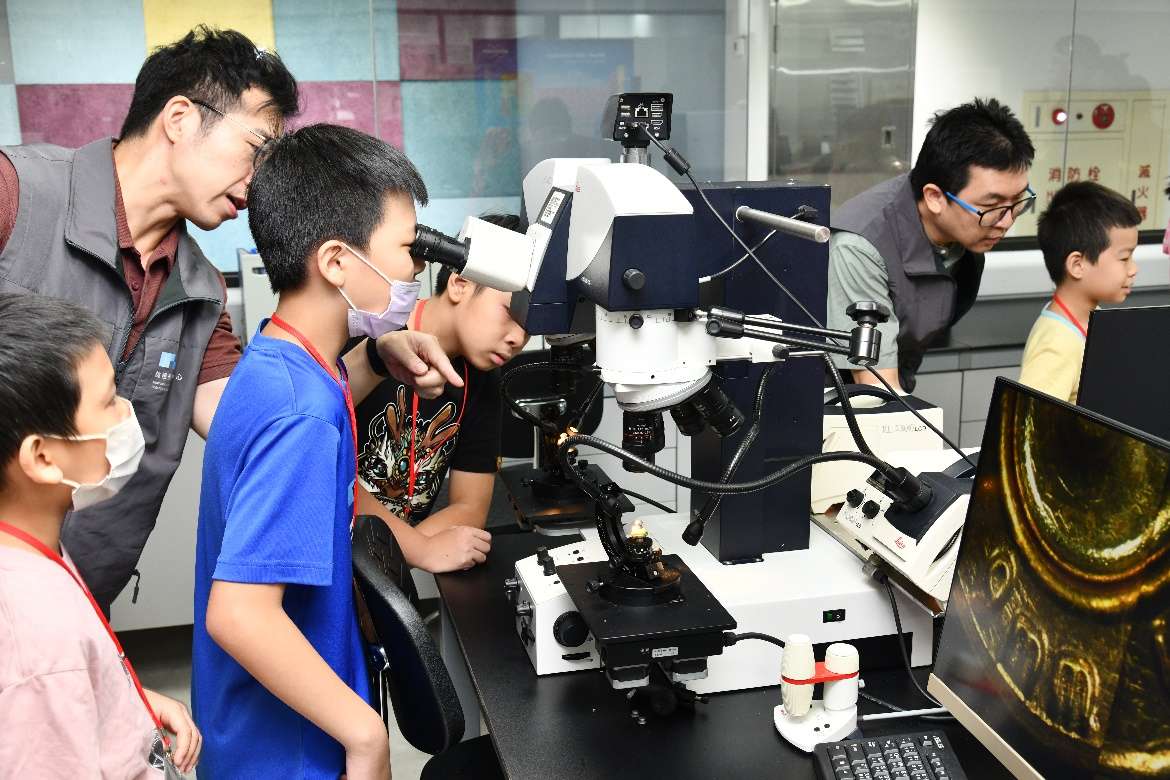 桃警鑑識中心大門敞開!小小福爾摩斯體驗激發科學潛能 20240815 3