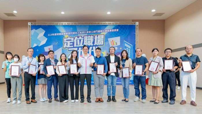 桃市府媒合逾500暑期工讀機會 張善政勉勵學子:人生的寶貴經歷 20240830124554642