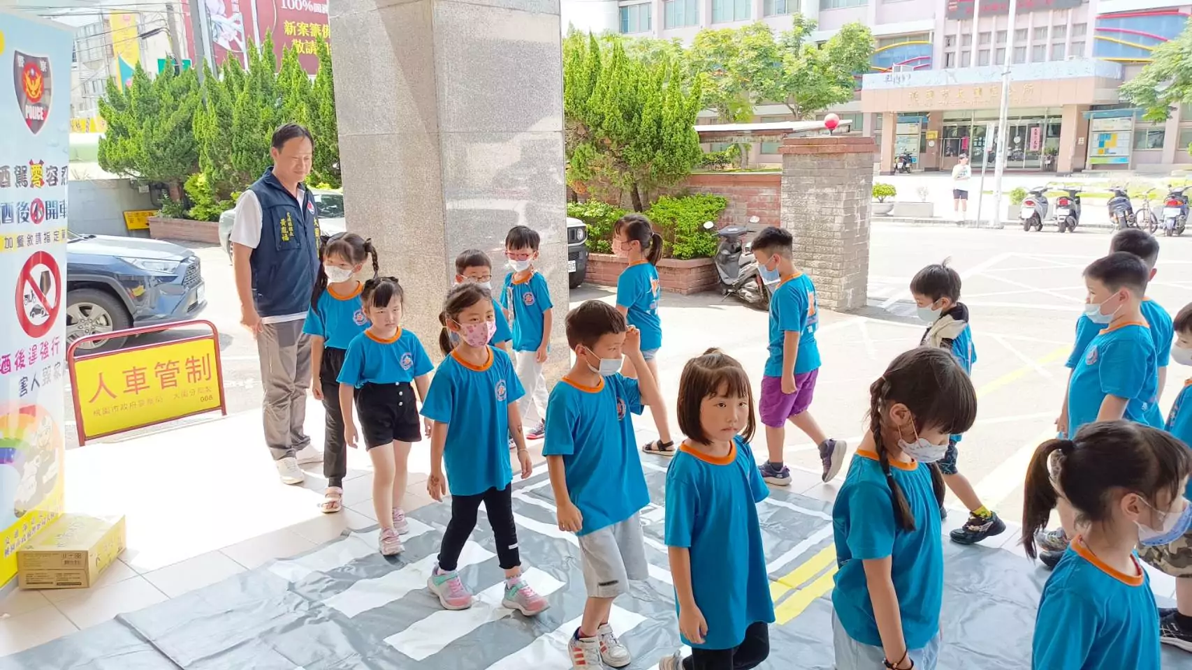 補習班學童參訪大園分局 闖關活動扎根交通、婦幼安全 補習班學童參訪大園分局 闖關活動扎根交通、婦幼安全