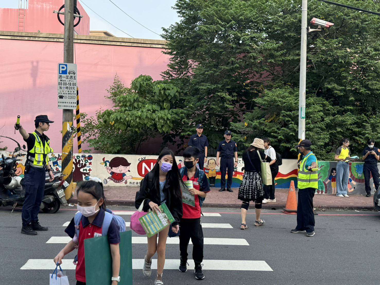 暑假再見!大園警前進校園周邊 宣導交通安全 403360 0