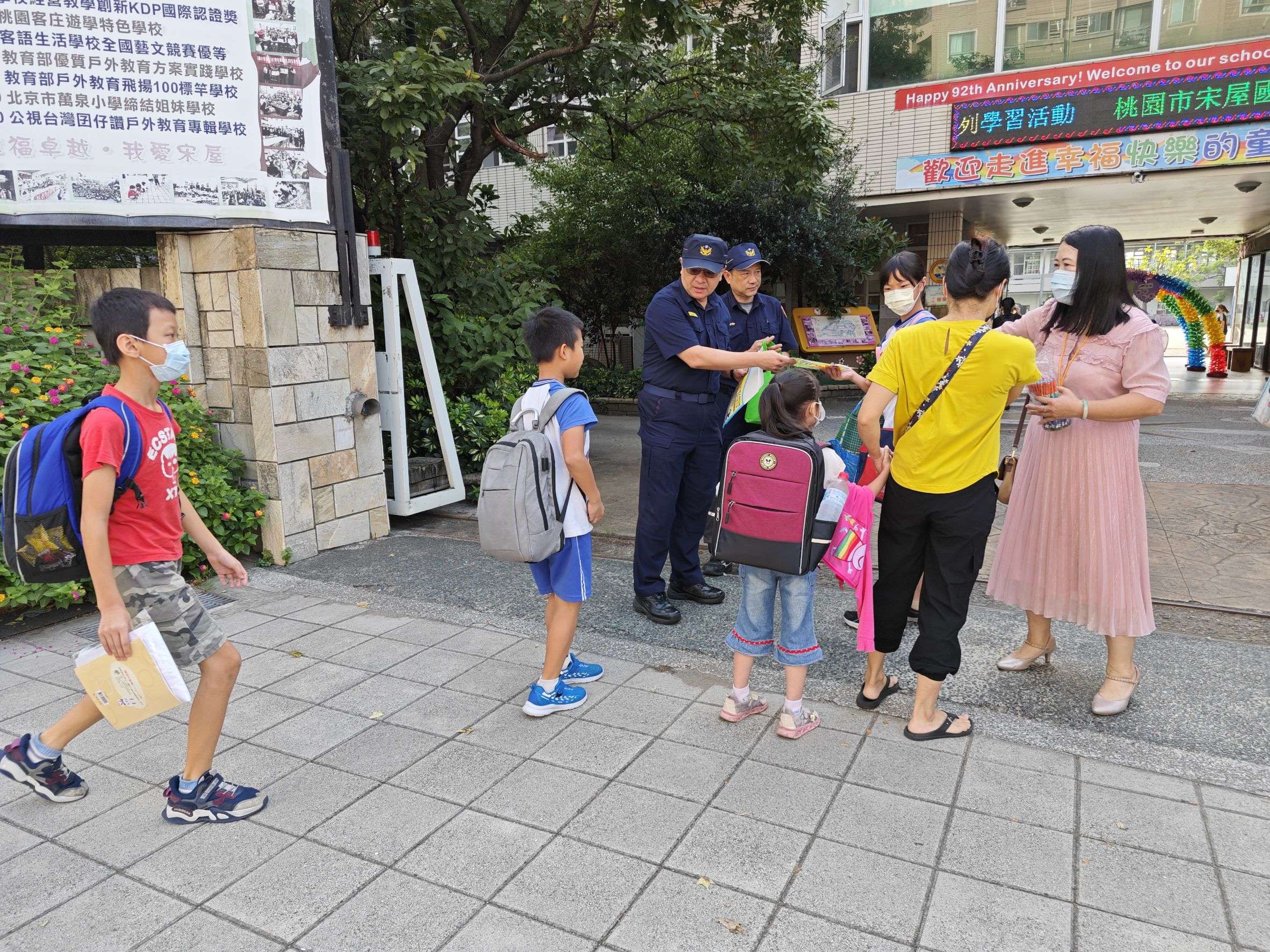 平警開學日前進校園周邊 守護學子安全 406999 0
