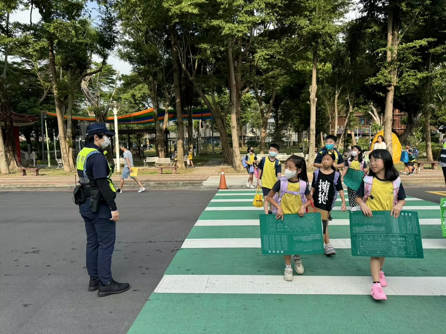 平警開學日前進校園周邊 守護學子安全 平警開學日前進校園周邊 守護學子安全