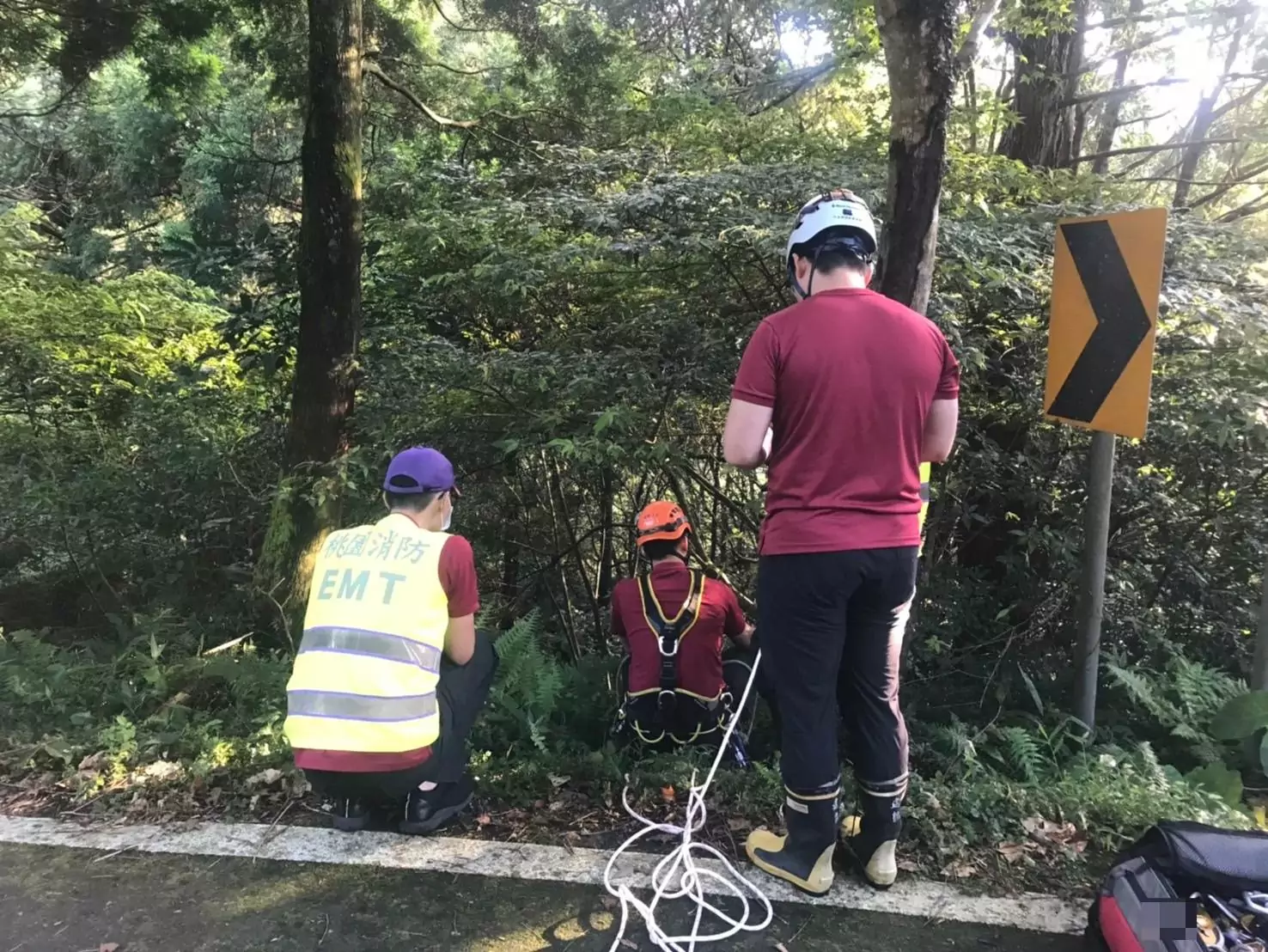 遊東眼山爆爭執!老父摔落溪谷亡 兒子遭依殺人罪嫌收押 遊東眼山爆爭執!老父摔落溪谷亡 兒子遭依殺人罪嫌收押
