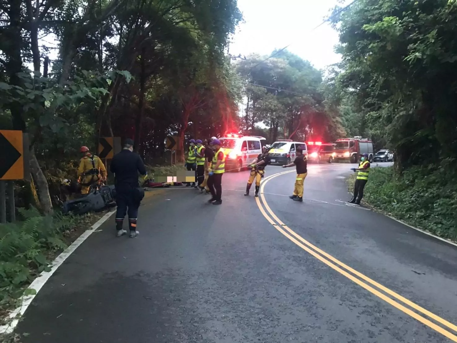 遊東眼山爆爭執!老父摔落溪谷亡 兒子遭依殺人罪嫌收押 424081 0