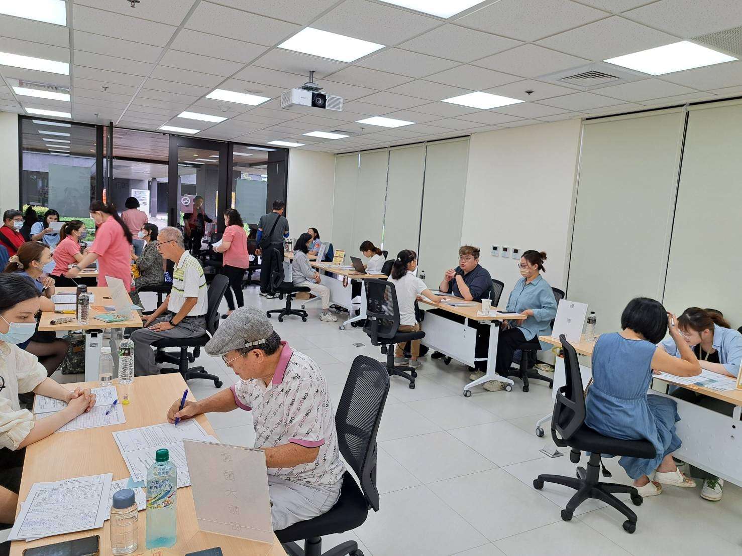 桃園就服處打造「銀領就業BAR」 助中高齡長輩開創職場第二春 44gsdgg 4
