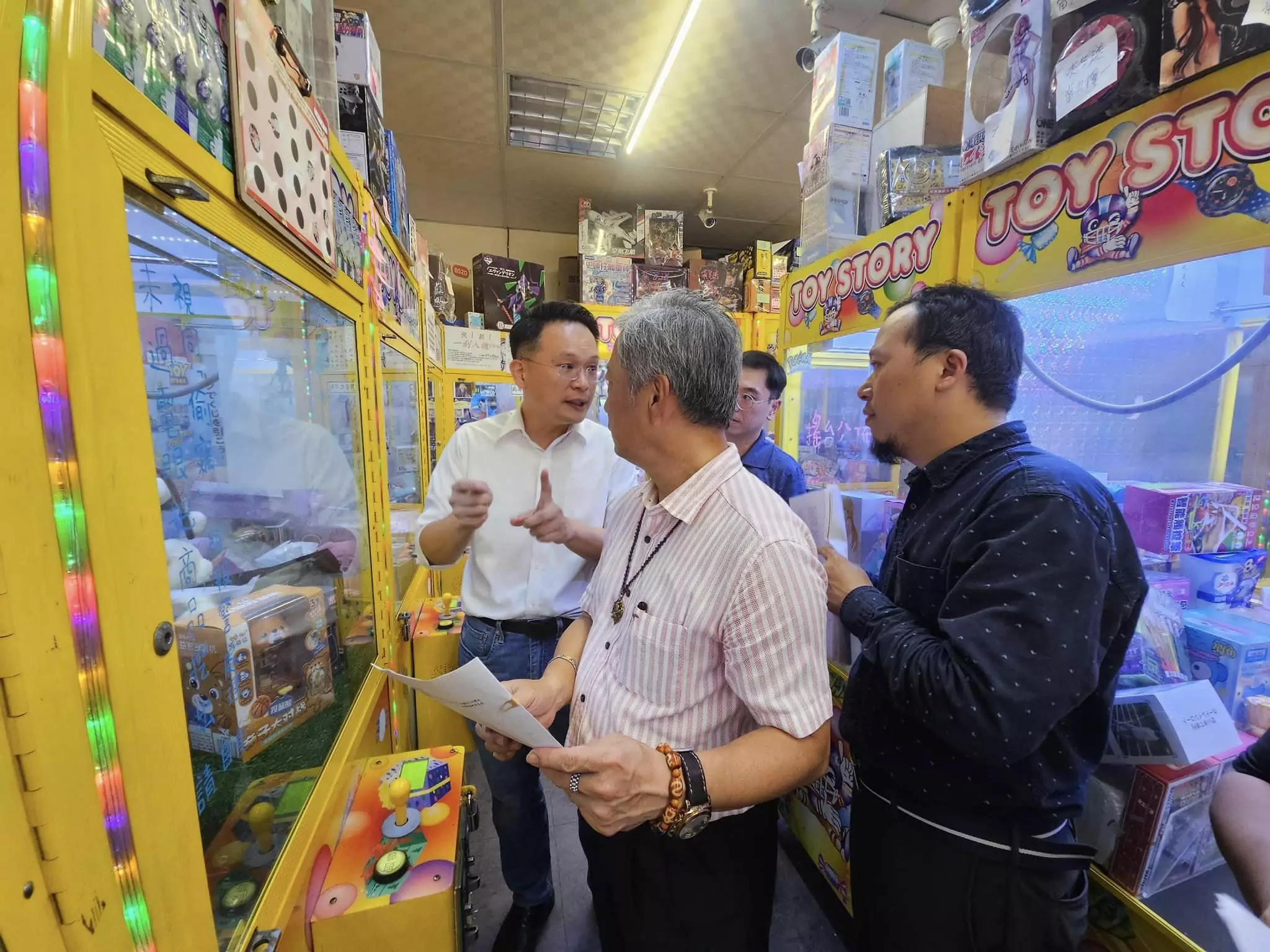 桃園新增全台最嚴保夾規範 蘇俊賓親赴夾娃娃機店考察 桃園新增全台最嚴保夾規範 蘇俊賓親赴夾娃娃機店考察