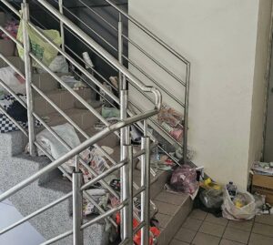 A9站樓梯間變街友之家?桃捷回應揭真相