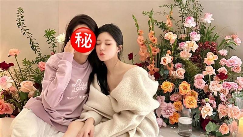 趙露思大22歲媽媽驚豔曝光 凍齡模樣引網友讚嘆