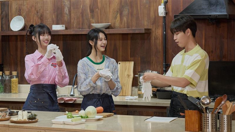 幻藍小熊與韓國男神相見歡 體驗殺章魚