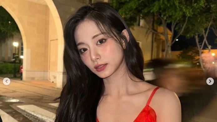 周子瑜擔任百貨一日店長 民眾大讚好親切