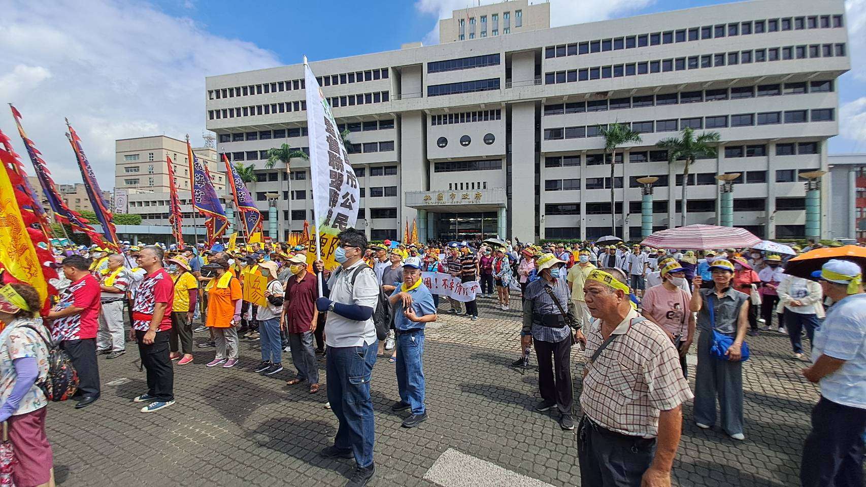 【有片】桃園航空城拆遷戶扛神轎陳情 游吾和盼市府提高補助重建家園 63981 0