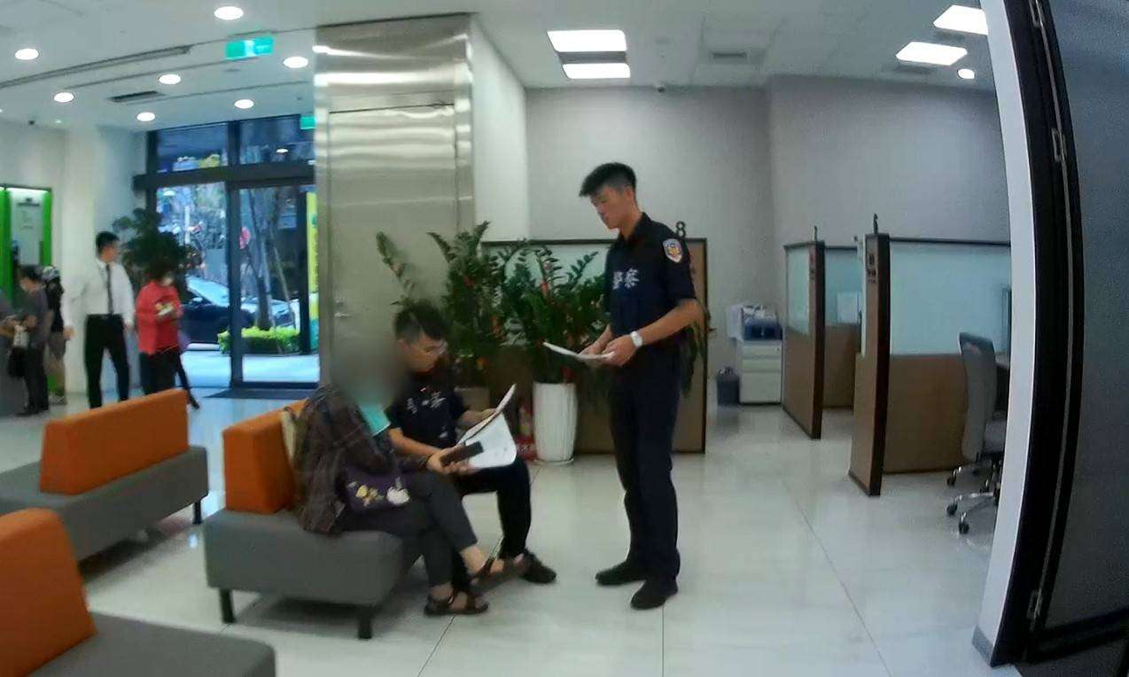 7旬婦買地疑遇詐 八德警神救援保住血汗錢 649373