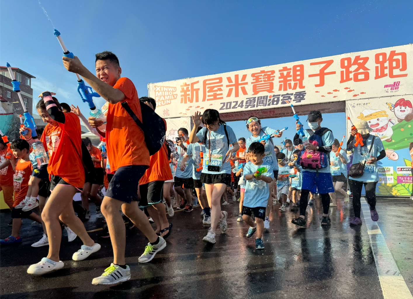 2024海客季近3千人熱情響應 蘇俊賓與民眾打水仗同樂