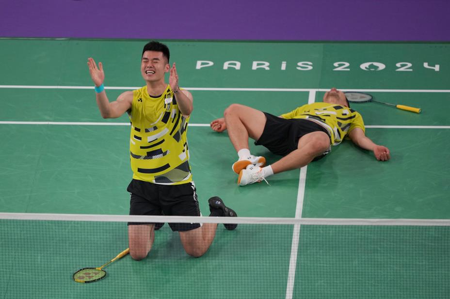 奧運羽球首對男雙連霸!「麟洋配」得金牌 賴清德致電王齊麟父