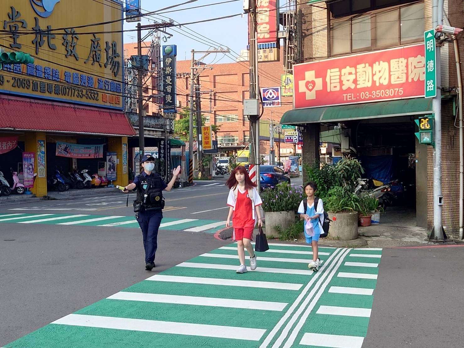 開學首日 龜山警前進校園加強交通疏導 IMG 9444