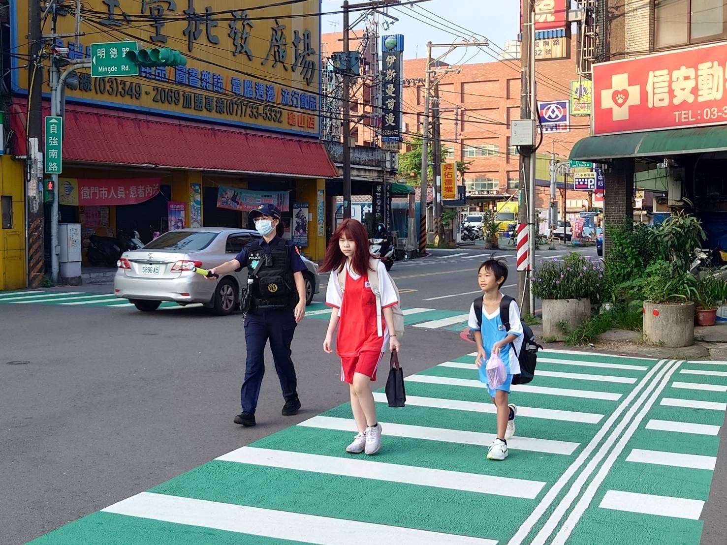 開學首日 龜山警前進校園加強交通疏導 IMG 9445