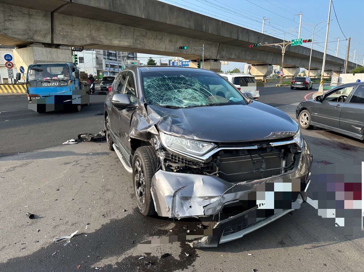 父親節悲劇!桃園39歲警騎車上班遭違規車撞 傷重不治 S 16015467