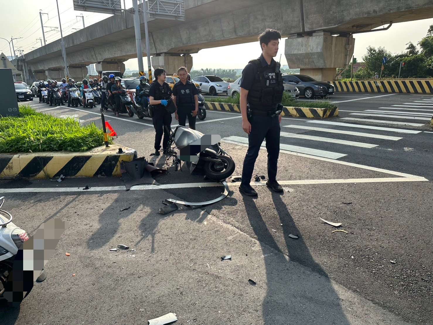 父親節悲劇!桃園39歲警騎車上班遭違規車撞 傷重不治 S 16015468