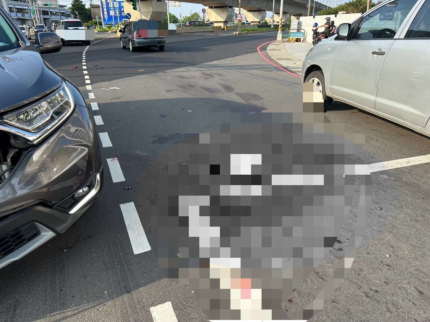 父親節悲劇!桃園39歲警騎車上班遭違規車撞 傷重不治 S 16015469