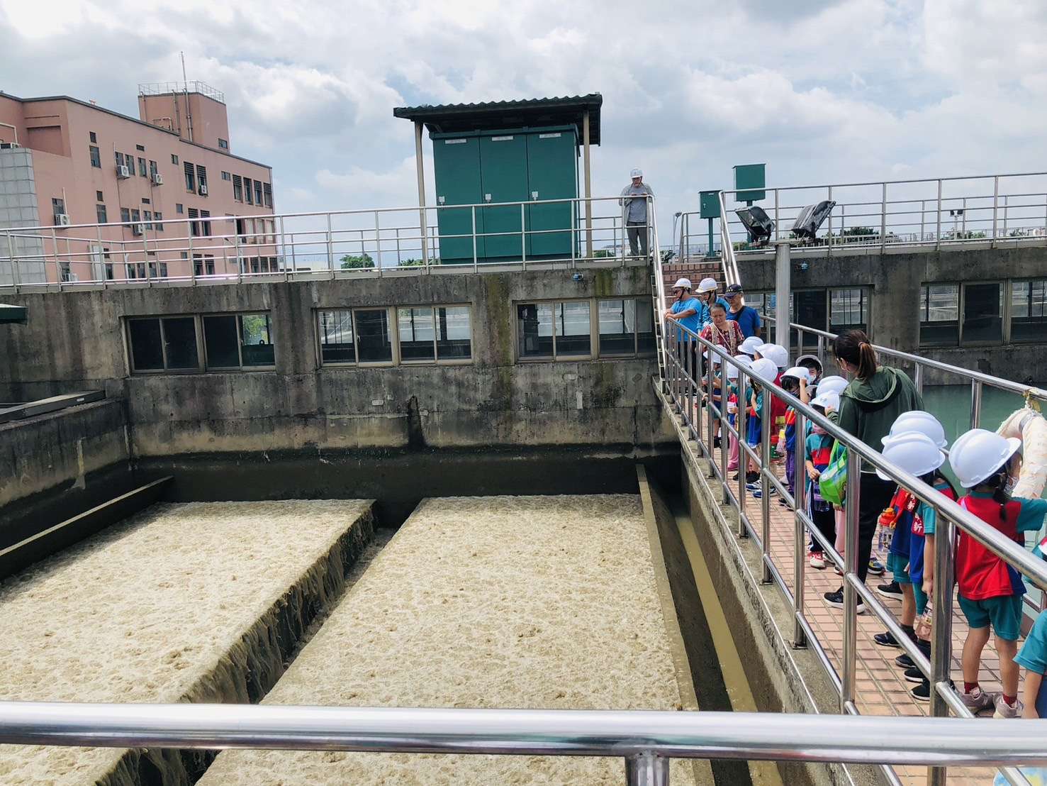 台水二區處大湳給水廠辦理實地導覽 盼學童珍惜水資源 S 32350236 0 0