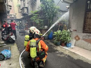 桃消第二大隊前進市場逼真演練 結合「這物」強化救災效能