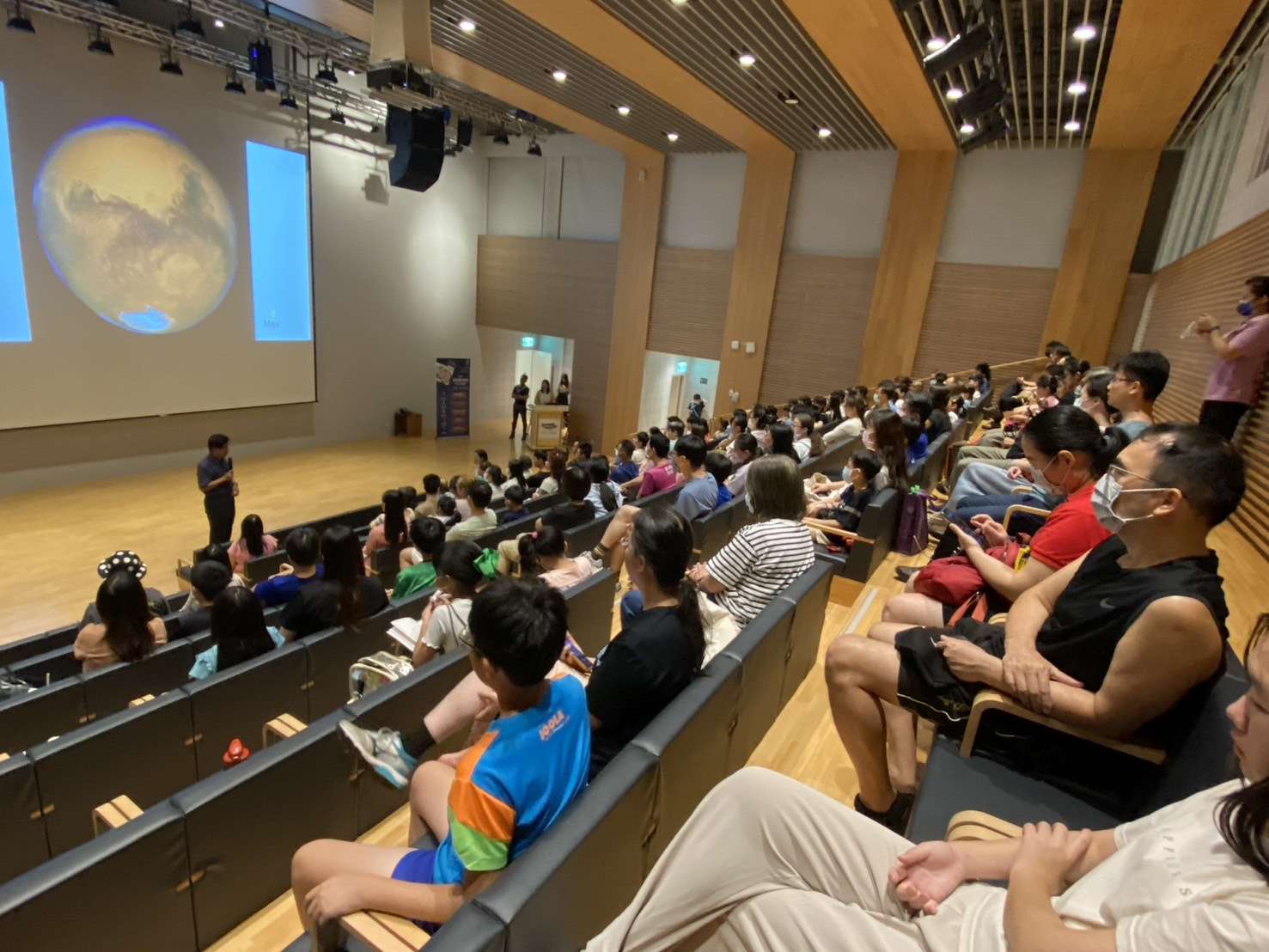 桃園教育局邀孫維新演講 大小朋友一起看電影學天文 S 39100424 0