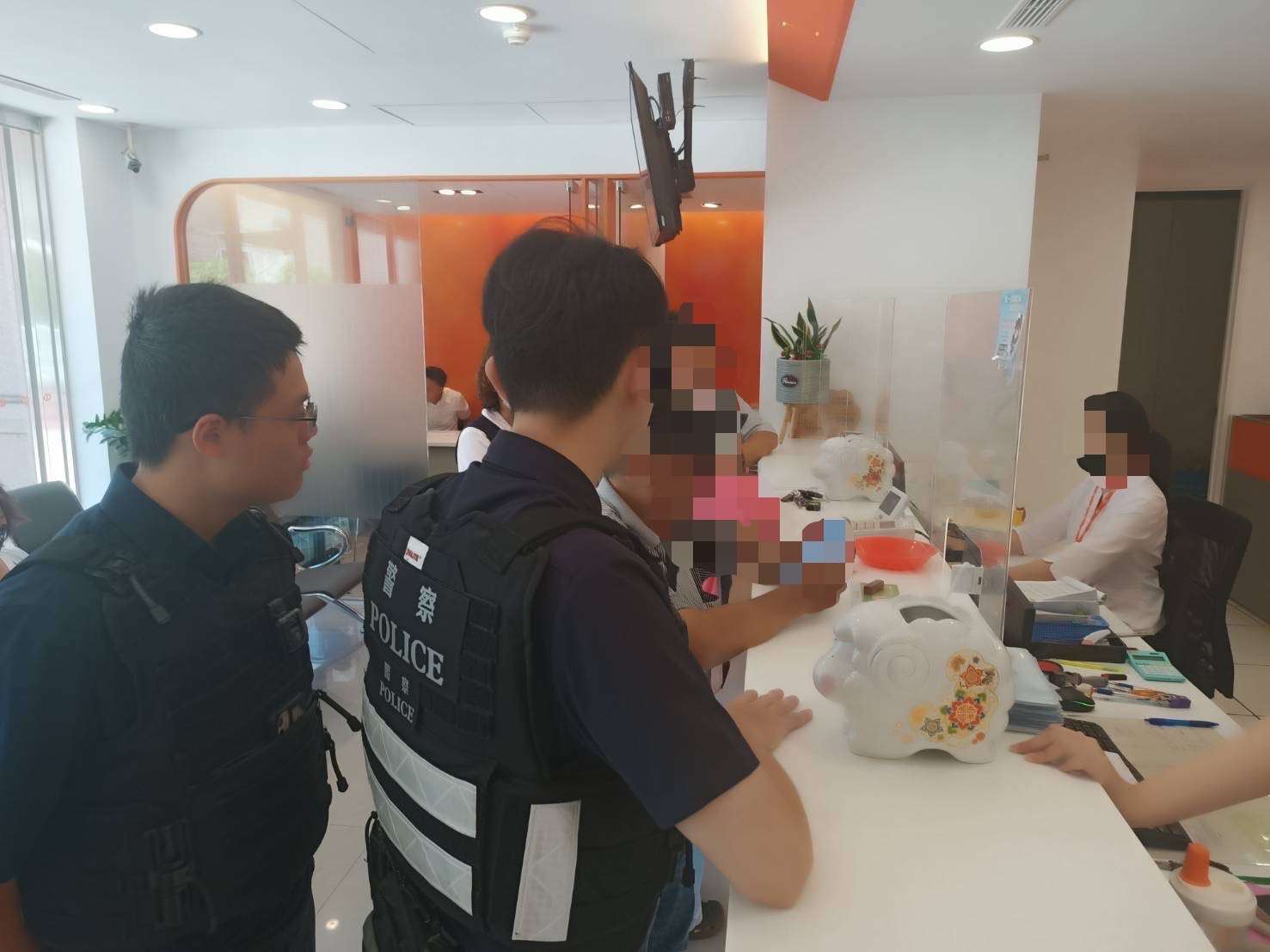 6旬翁想靠進口菸酒賺錢 楊梅警戳破詐團謊言 S 66445328 0