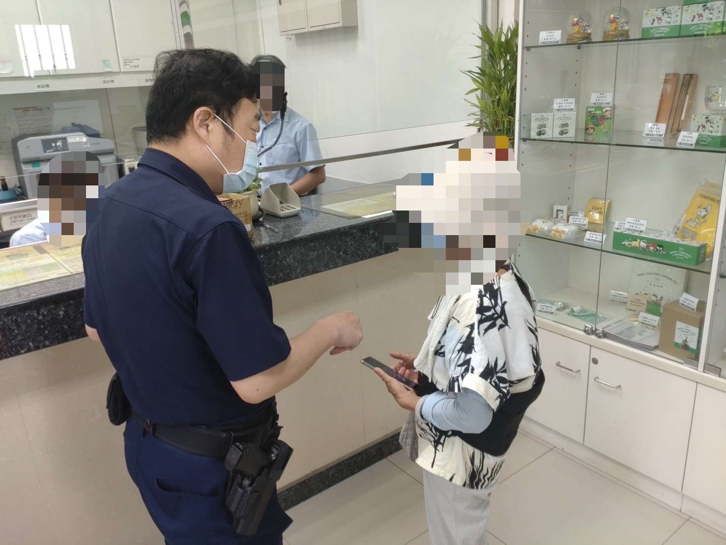 收包裹要付7萬運費?楊梅警急阻老婦匯款 S 66822220 0