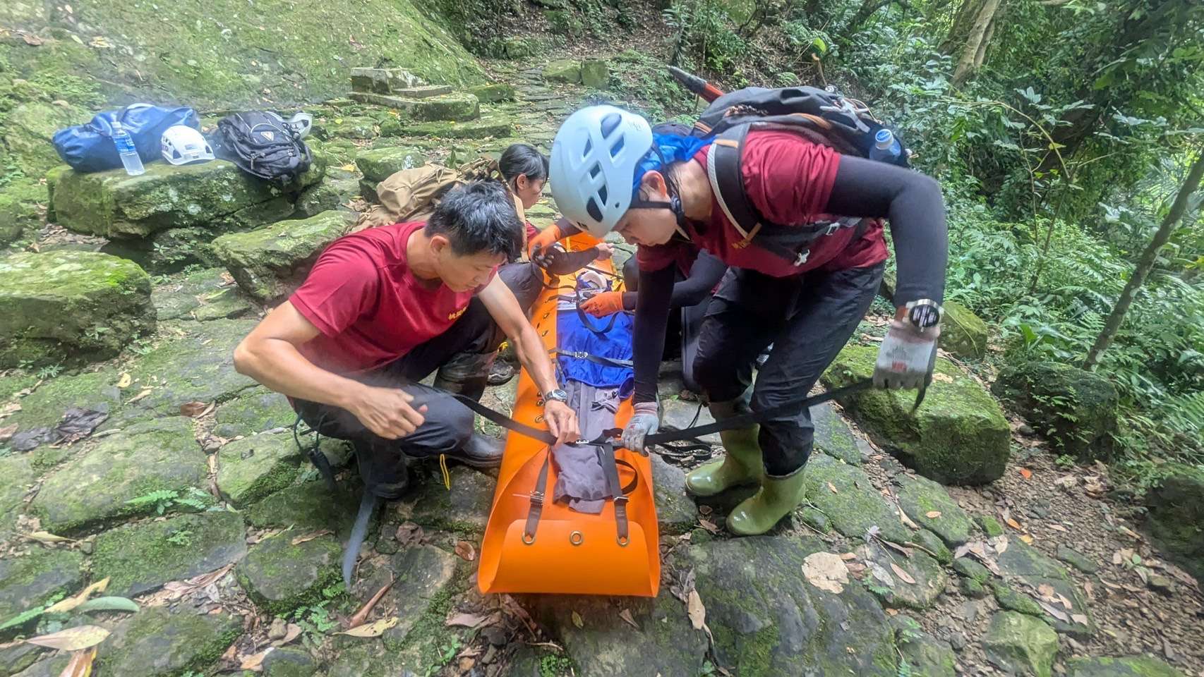 大溪消防分隊逼真模擬山域事故 加強應變能力提升救援效率 S 76881964 0