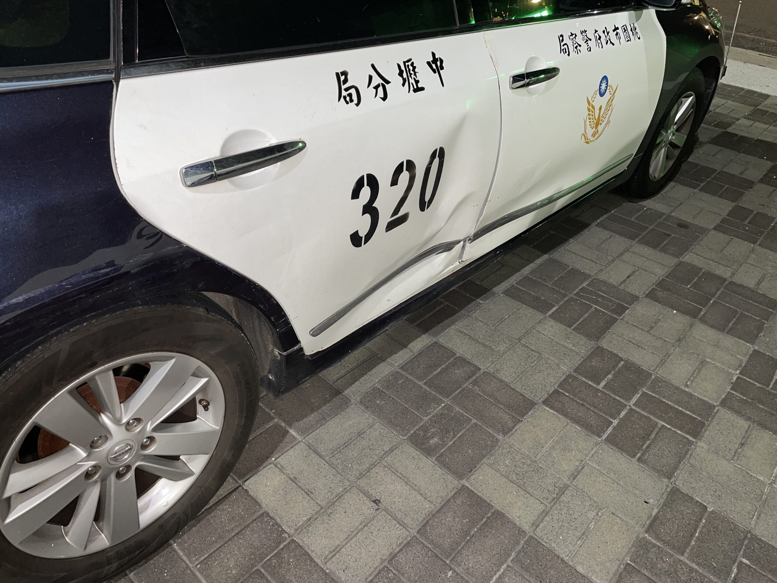 吸ㄎㄧㄤ了?男駕駛衝撞警車 BMW內藏笑氣鋼瓶 S 9167080 0 scaled