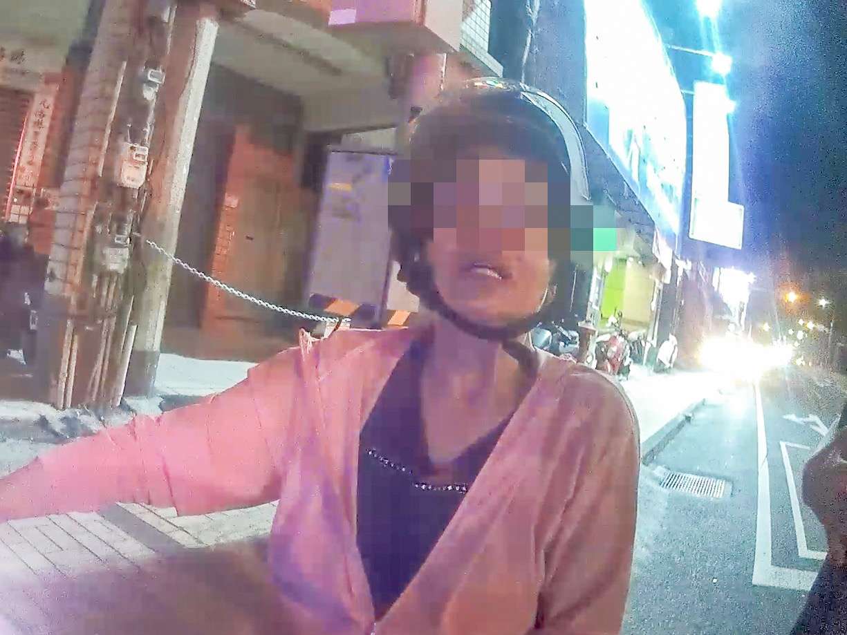 老婦外出買滷味繞半個桃園!壢警及時結束迷途驚魂 S 9347115