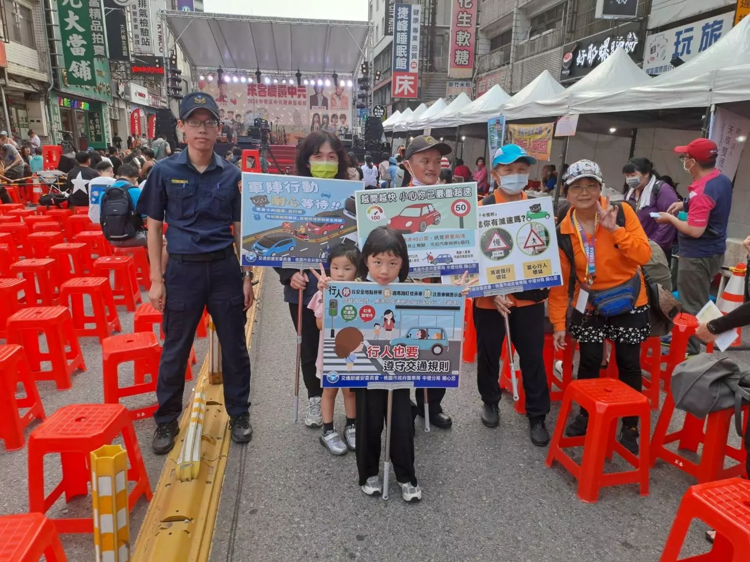 壢警結合中元慶典活動宣導交安 籲民眾遵守3不原則 壢警結合中元慶典活動宣導交安 籲民眾遵守3不原則
