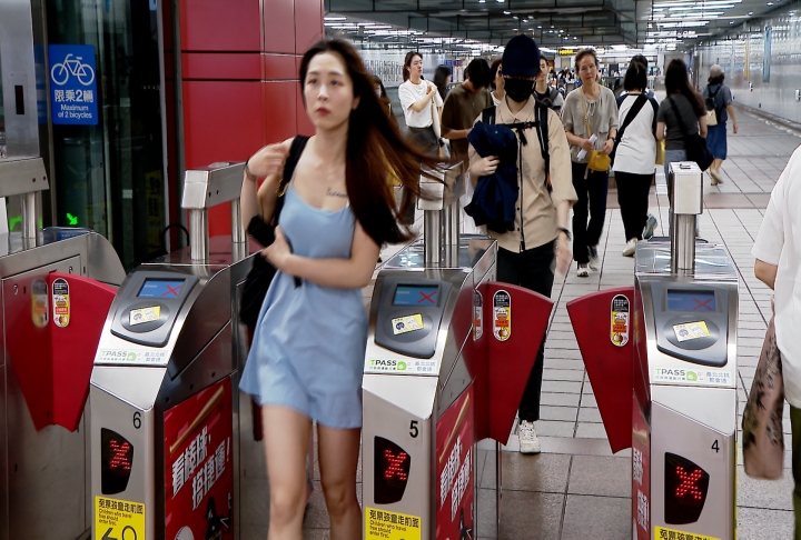 蘋果將開放第三方NFC支付 未來有望拿手機「嗶」悠遊卡進站