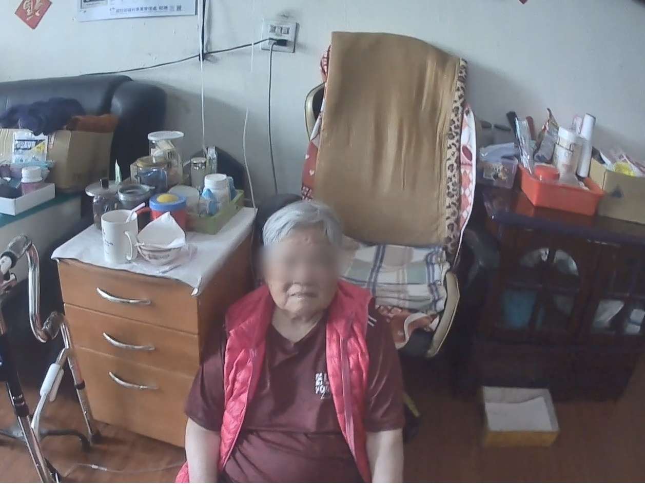 8旬婦在家跌倒無法起身 9旬老伴急向壢警求助 fgw5
