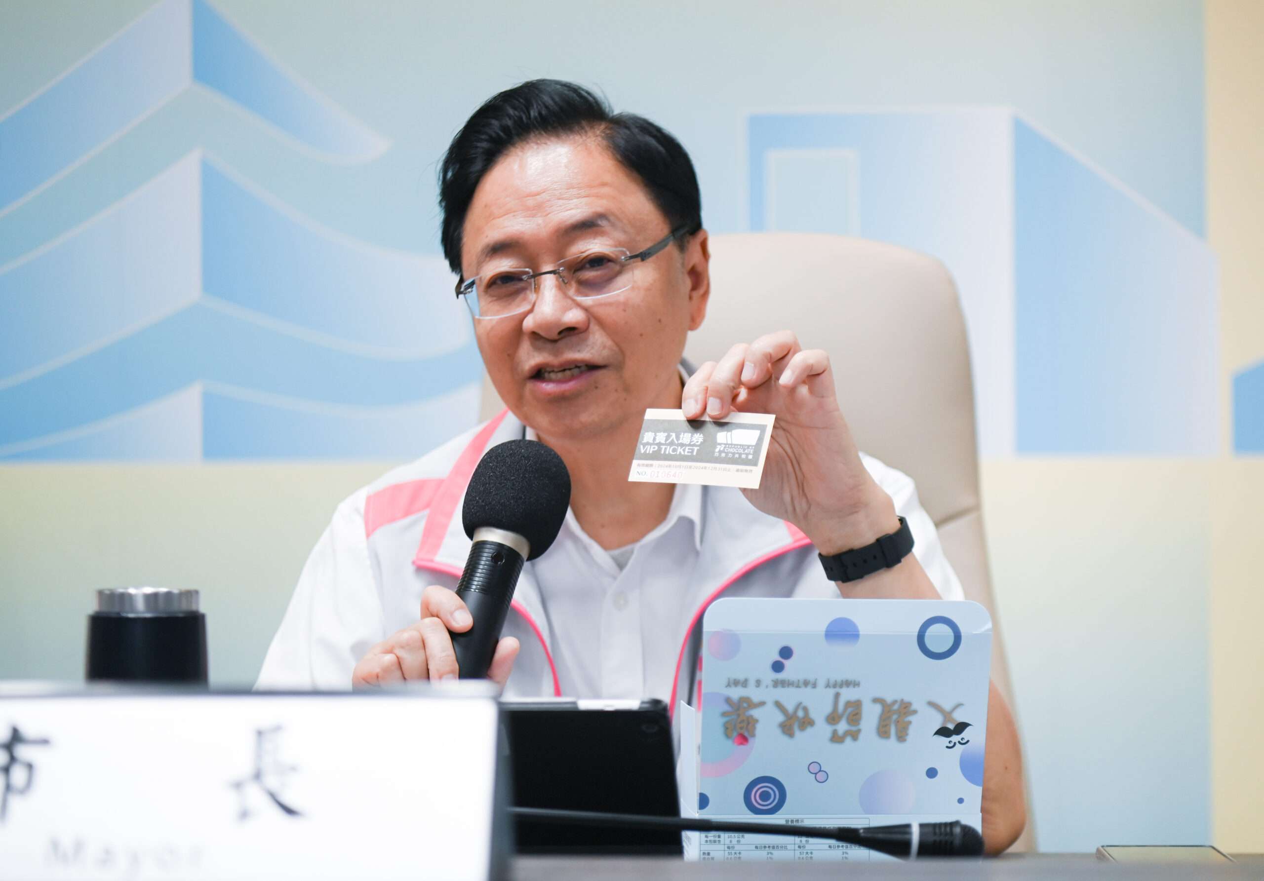張善政暖心贈父親節禮盒 甜甜圈餅乾象徵這含意 g5g45h4 scaled
