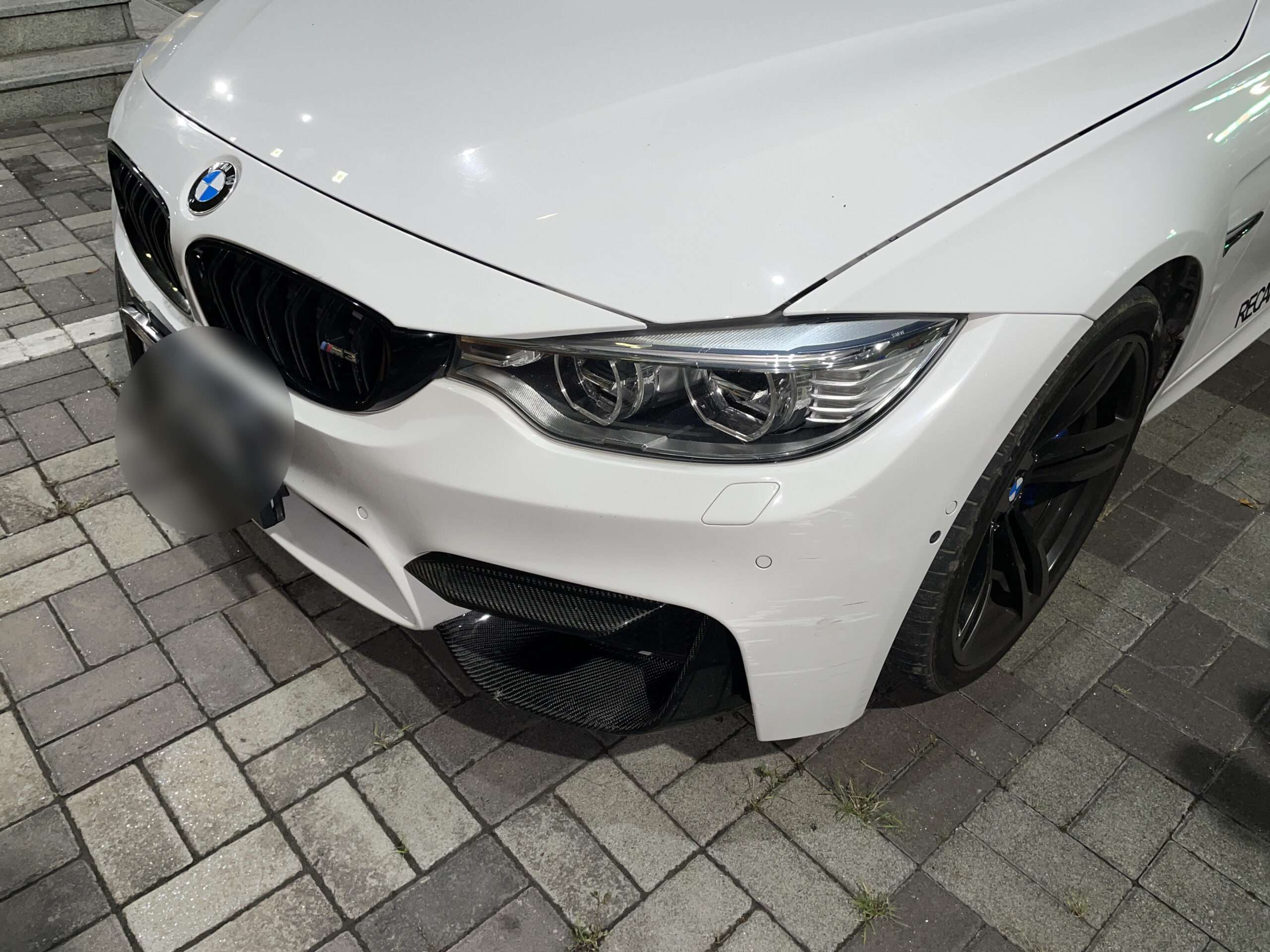 吸ㄎㄧㄤ了?男駕駛衝撞警車 BMW內藏笑氣鋼瓶 jdheggfw scaled