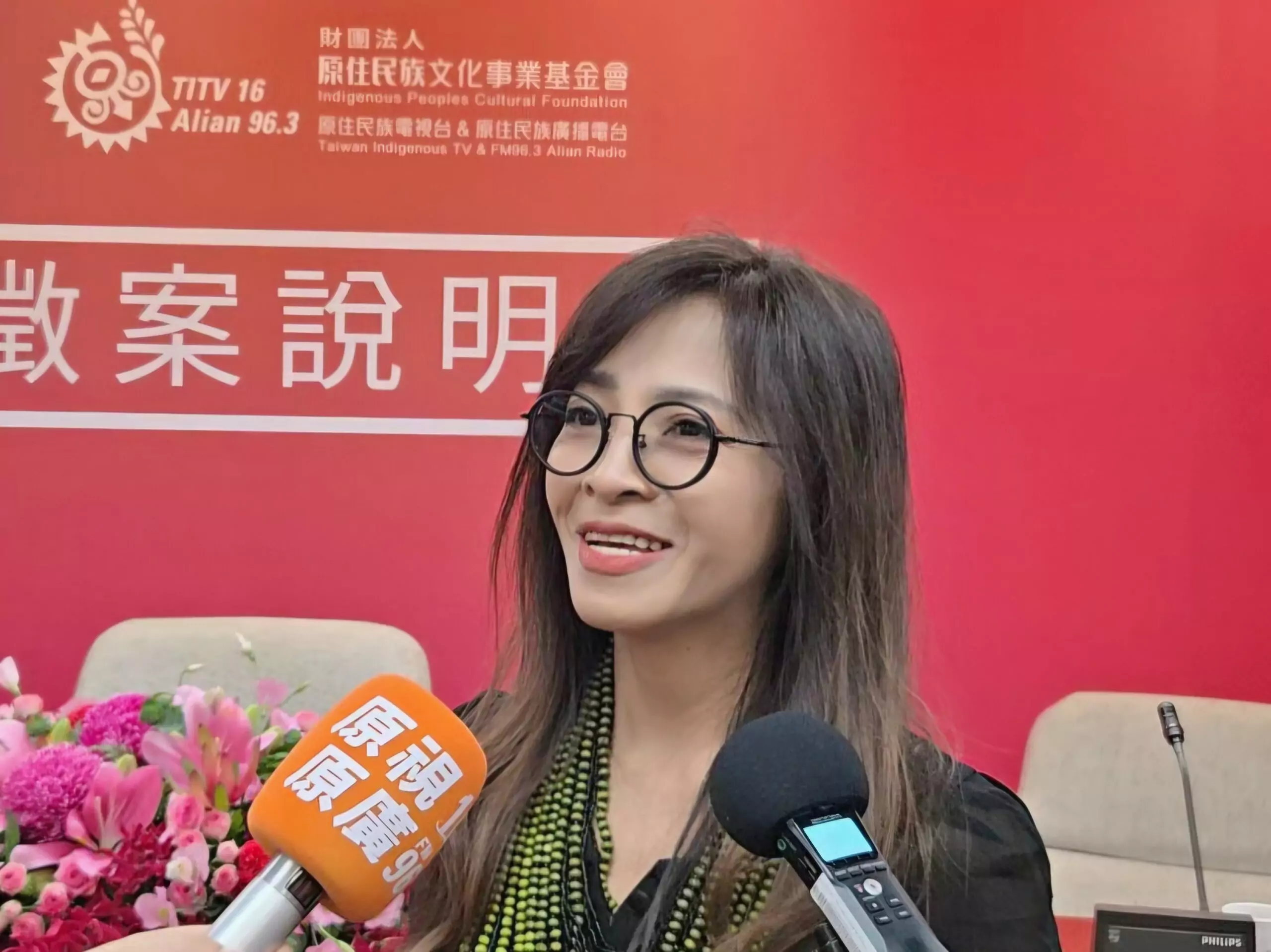圖5 原文會節目部經理恩樂‧拉儒亂E leng接受採訪 0 scaled