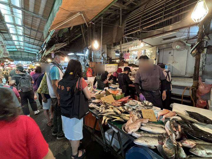 市場鱈魚以假亂真?桃市消保官教你靠這點正確選購 市場查核照片1