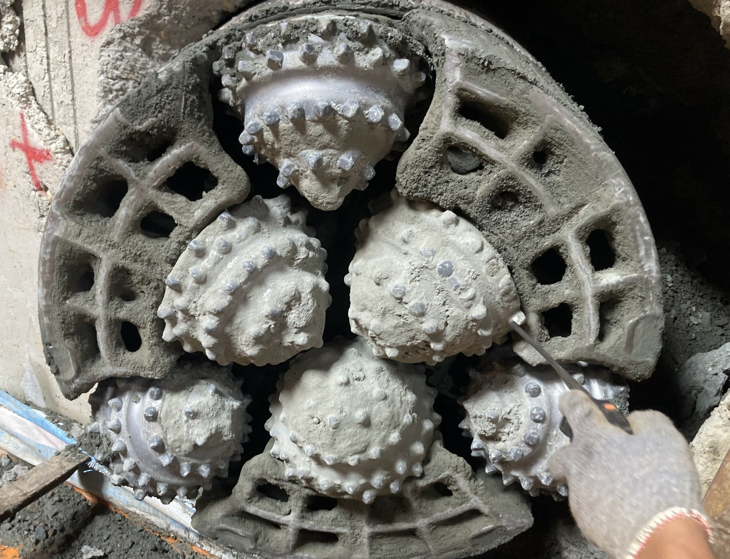 桃捷綠線管冪工法順利推進 確保桃園大圳灌排及結構安全 掘進機出坑後磨損狀況 0 0 scaled