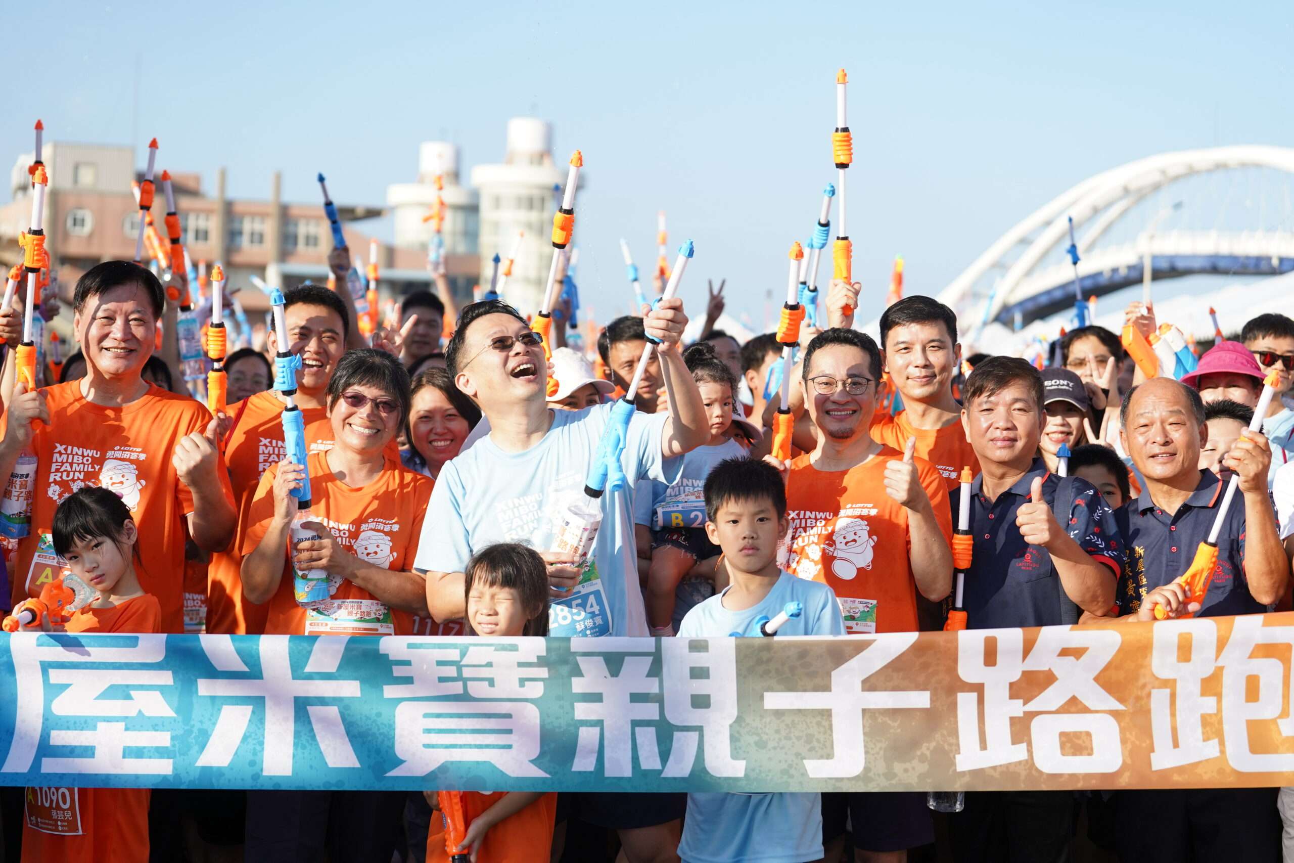 2024海客季近3千人熱情響應 蘇俊賓與民眾打水仗同樂 桃園副市長蘇俊賓率領眾人起跑 0 scaled