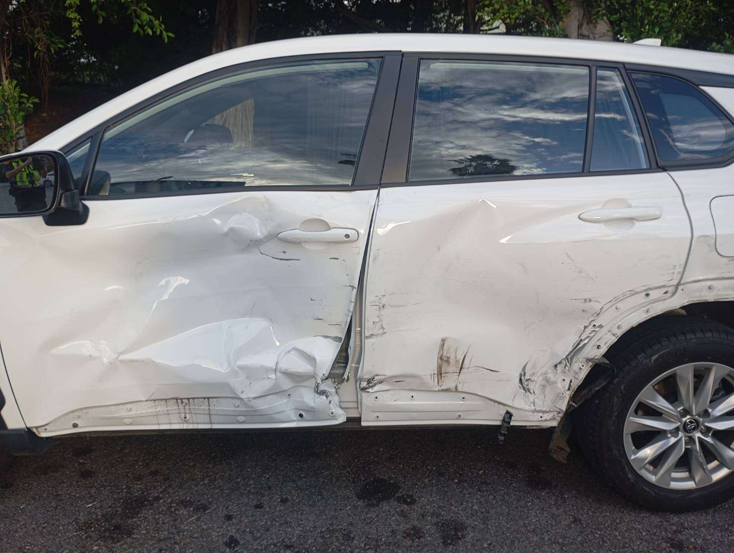 【有片】大貨車國道超車不成竟惡意逼車 小客車遭撞爛畫面曝光 108486