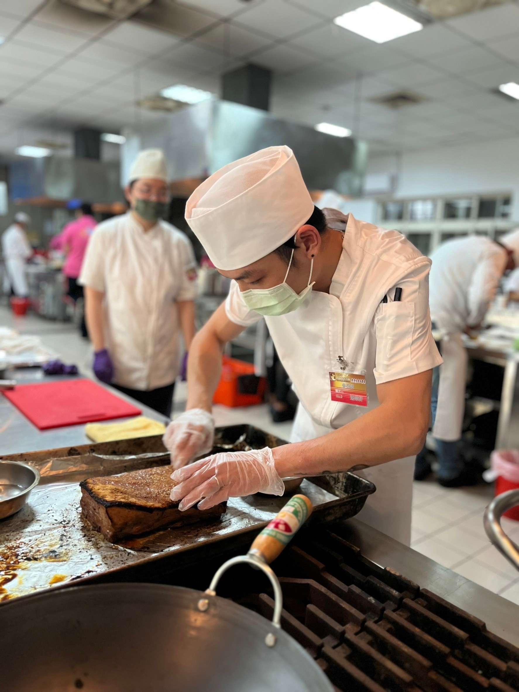 黑豬肉美味對決!桃園脆皮燒肉爭霸賽10強選手脫穎而出 111 1