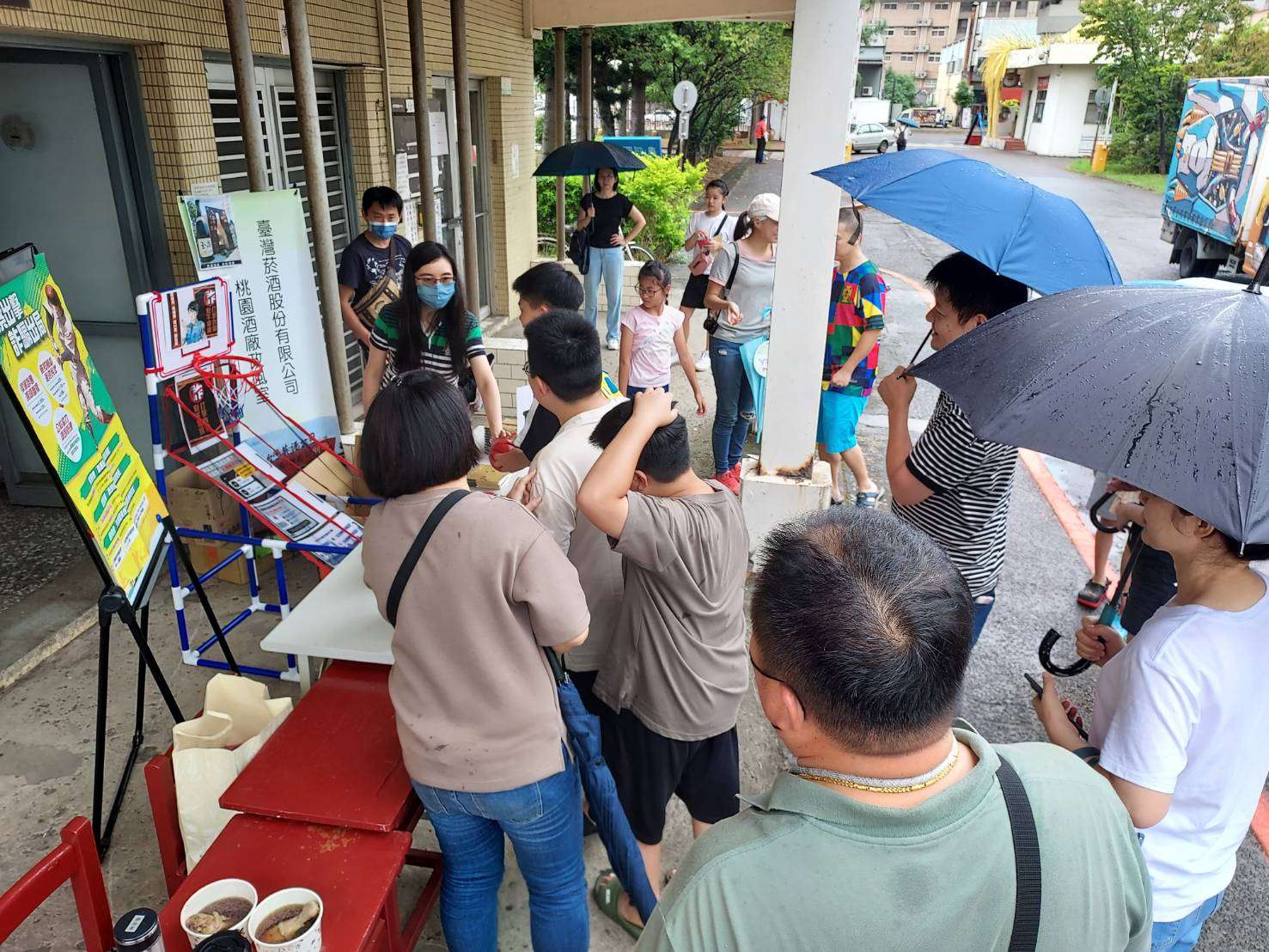 桃園酒廠政風室廉政暨反詐騙宣導「拒絕貪汙,『籃』截詐騙」 12814