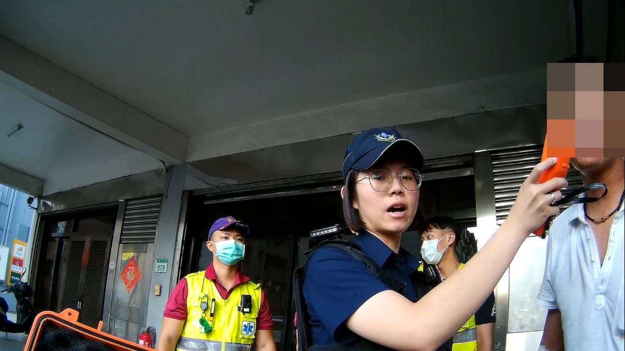 超車互不相讓爆衝突 2男當街起口角噴辣椒水、出拳扭打 1952239