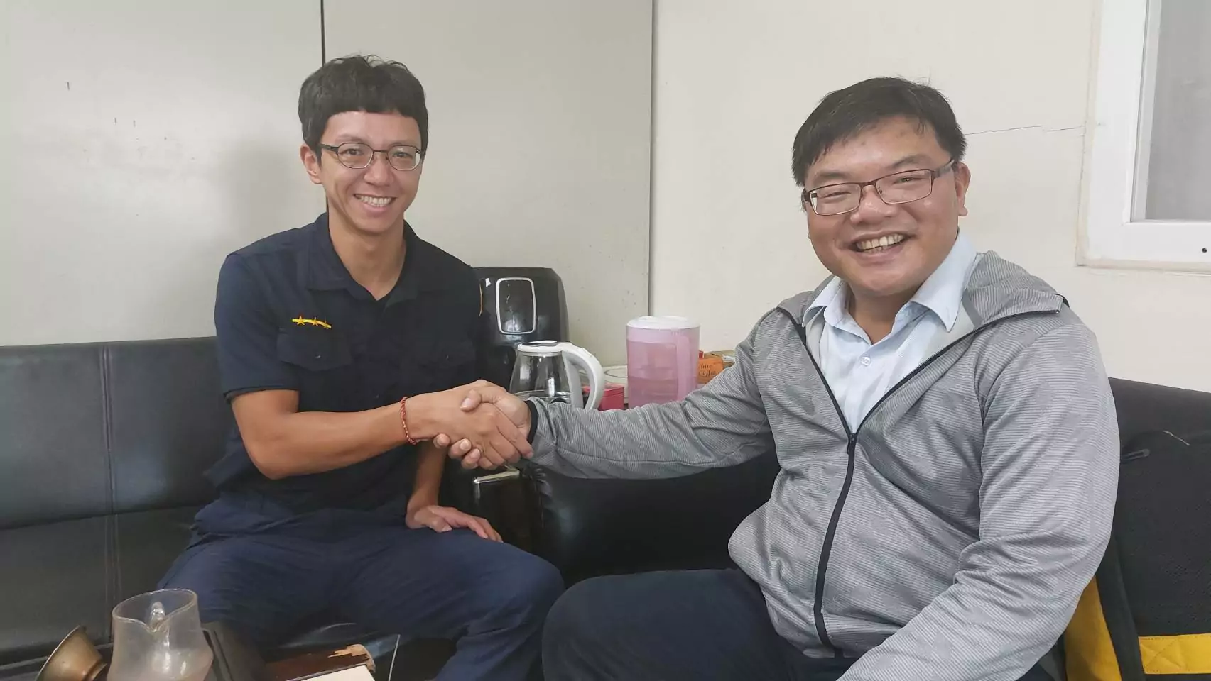 趕考出車禍遇桃警護送壓線抵達 男通過考試親赴警局感謝 趕考出車禍遇桃警護送壓線抵達 男通過考試親赴警局感謝