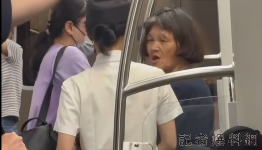 【有片】7旬阿嬤逼女乘客讓位 旁人勸阻遭搶手機